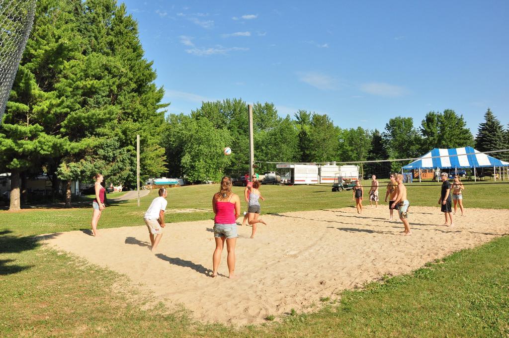 Plymouth Rock Camping Resort Rustic Cabin Elkhart Lake Екстер'єр фото