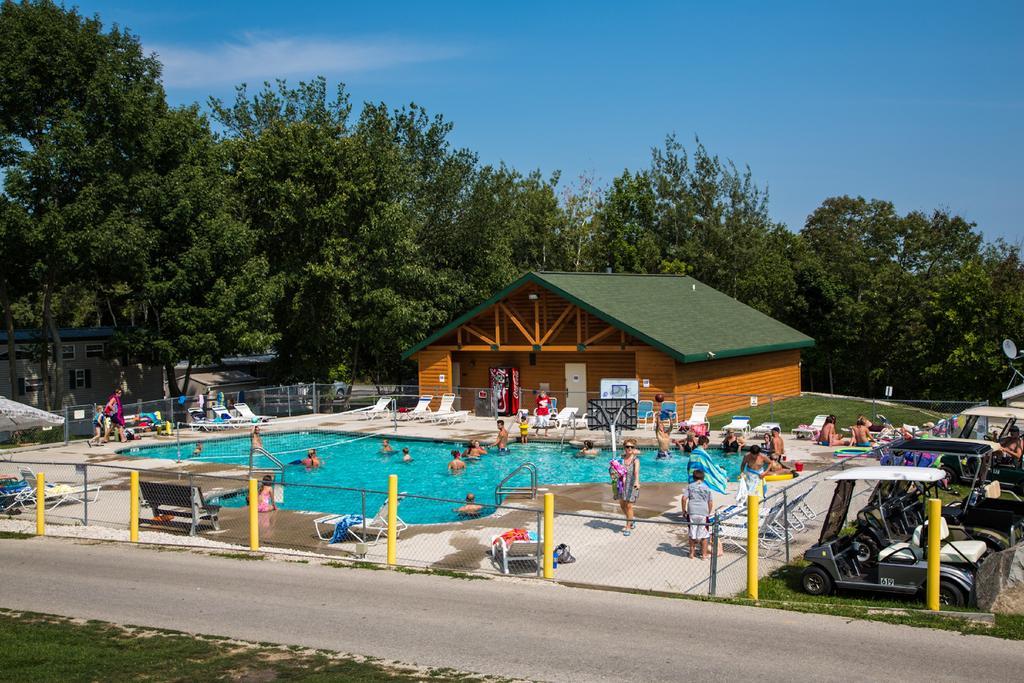 Plymouth Rock Camping Resort Rustic Cabin Elkhart Lake Екстер'єр фото