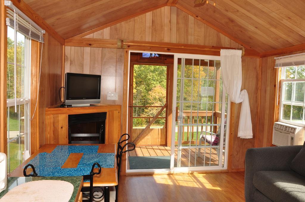 Plymouth Rock Camping Resort Rustic Cabin Elkhart Lake Екстер'єр фото